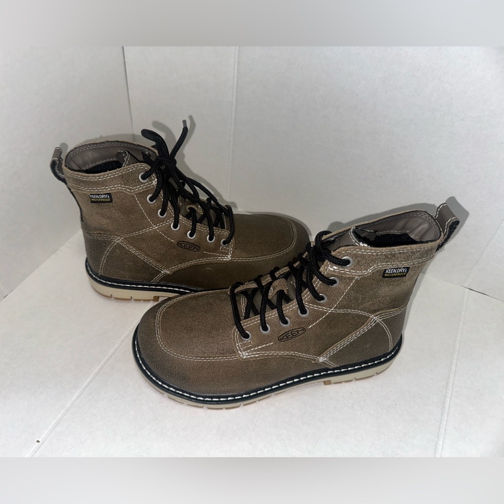 KEEN gray steel/reyer batines for women and men size 5.5.